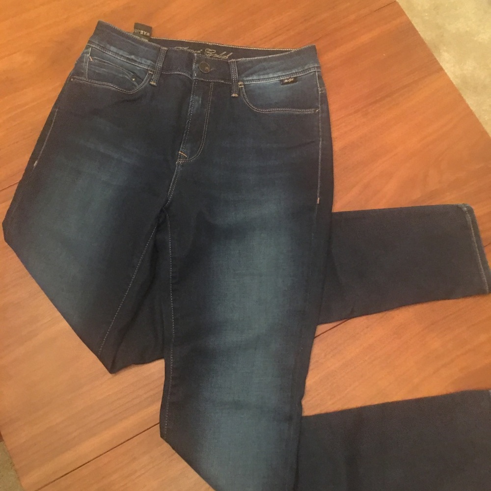 Mavi Gold Skinny Jean. Never Worn.